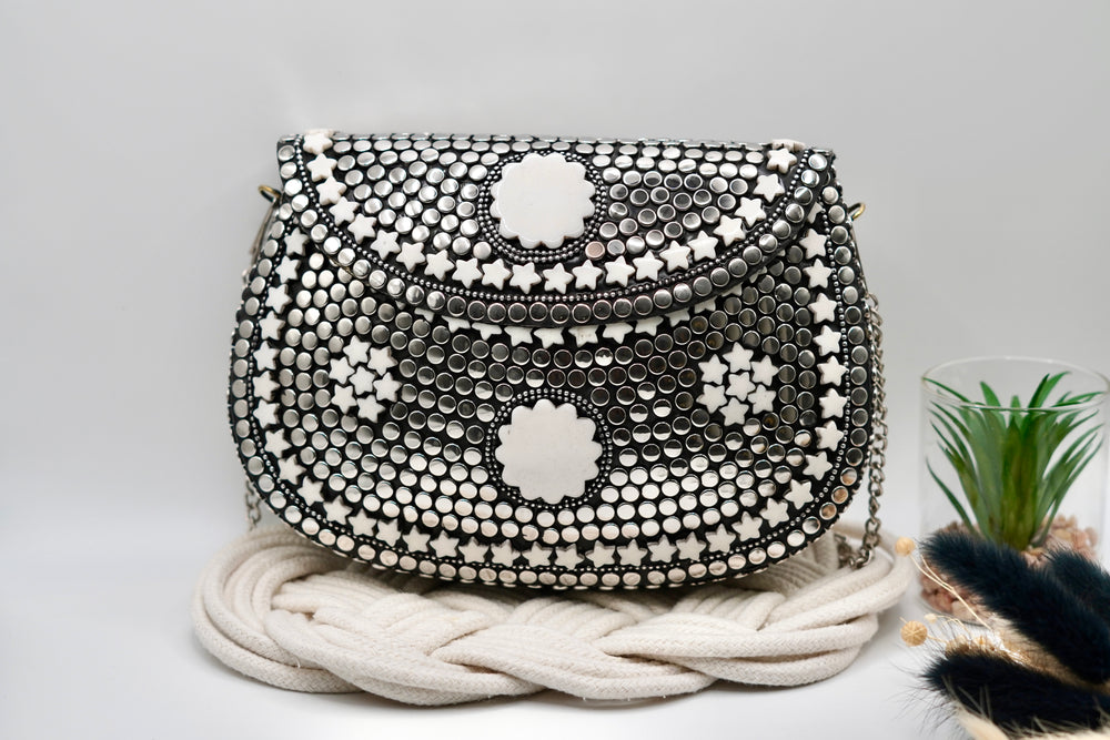 Aara Large Clutches