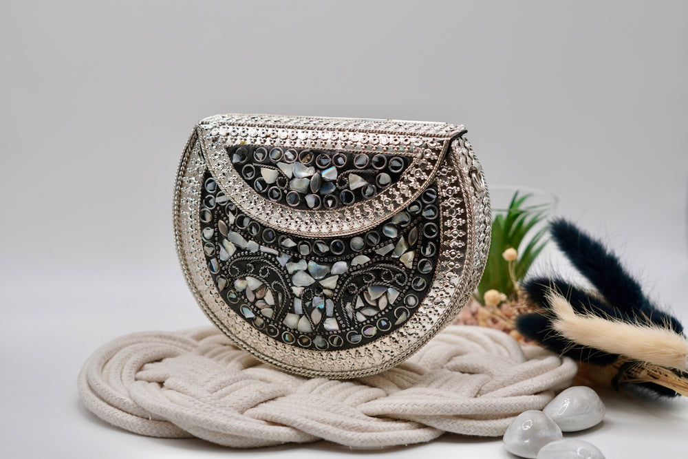 Aara Medium Clutch