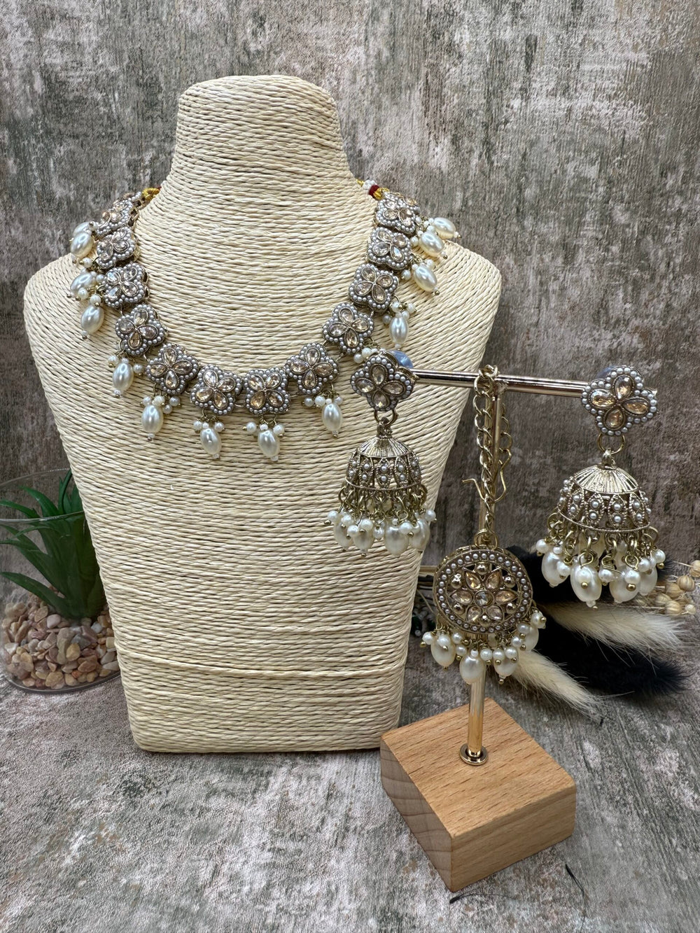 Kundan necklace