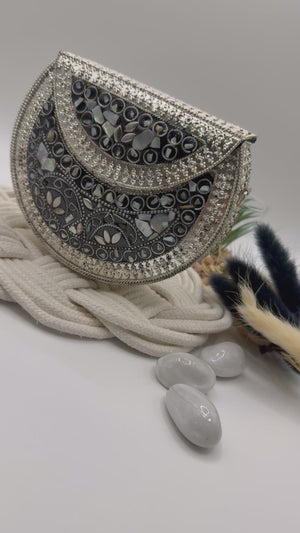 Aara Medium Clutch