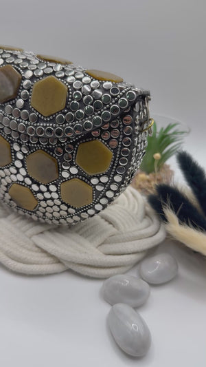 Aara Medium Clutch